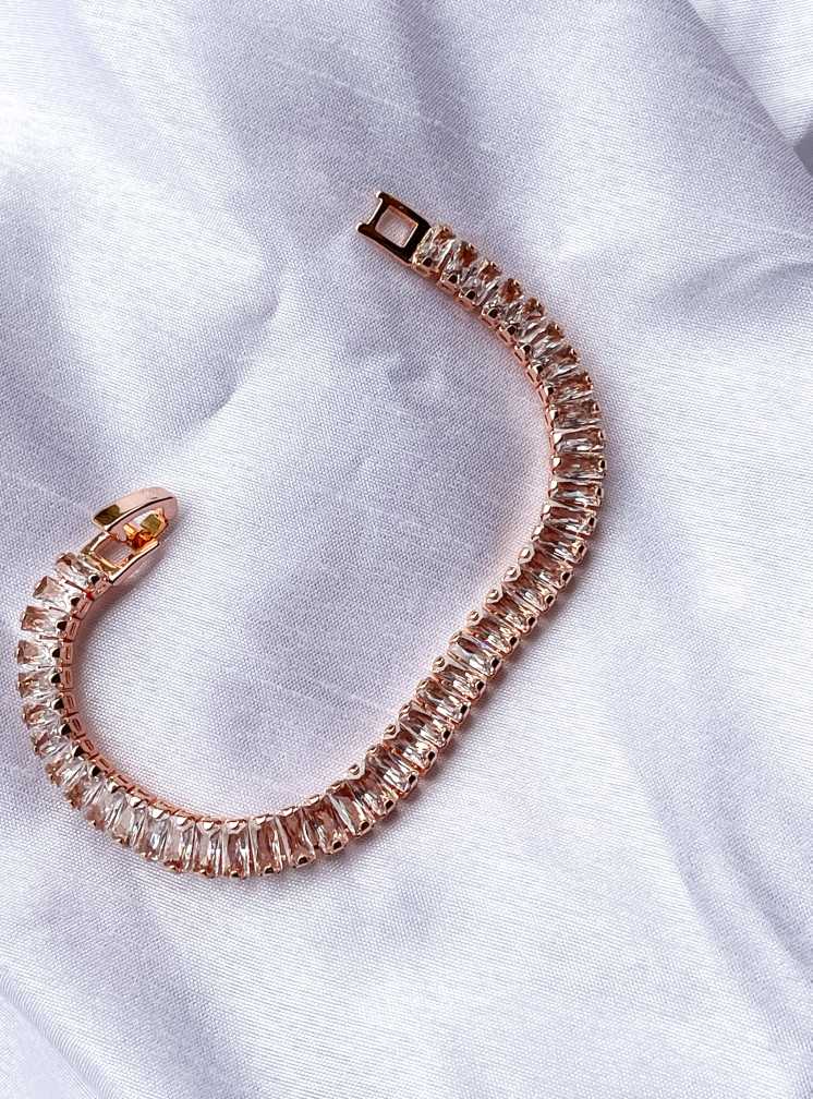Tennis bracelet 