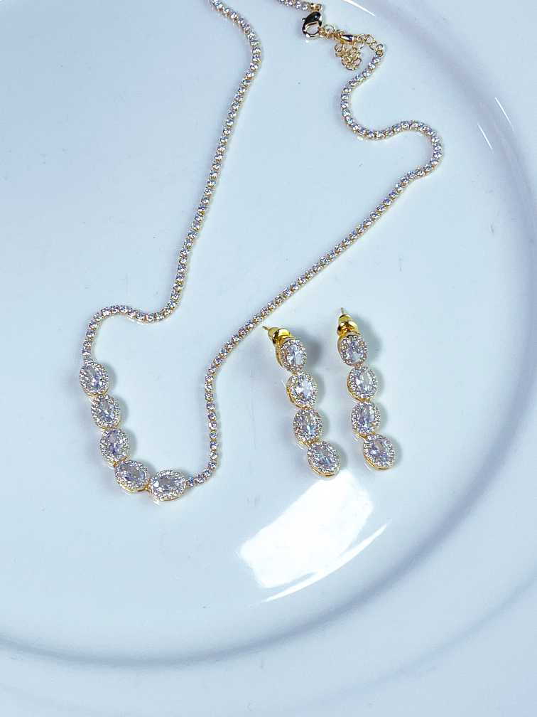 Fashion necklace set