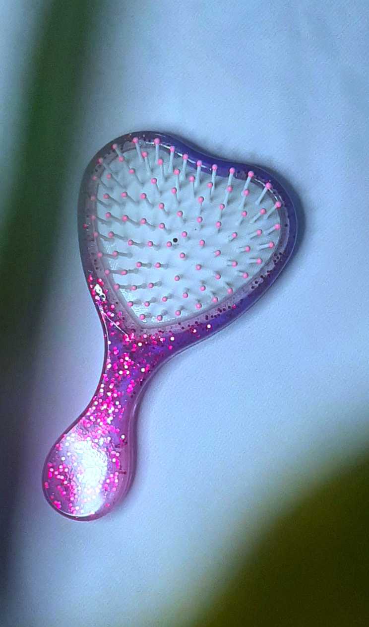 Resin hairbrush