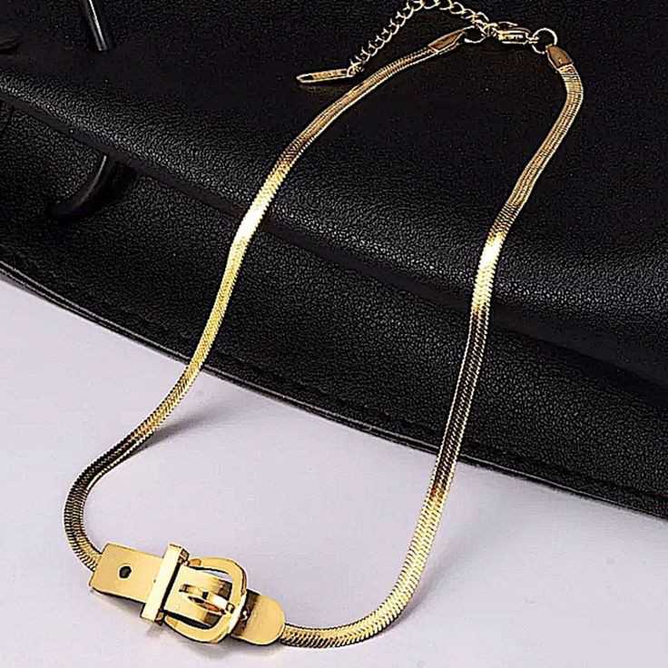 Bella Necklace 