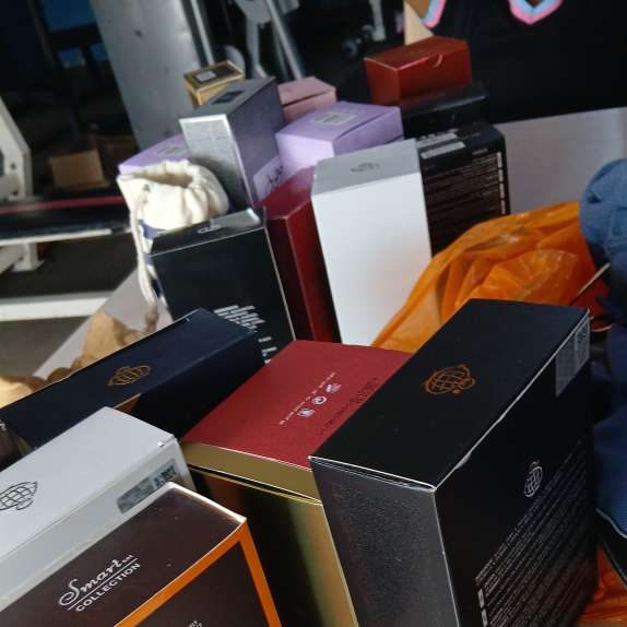 Perfumes seller